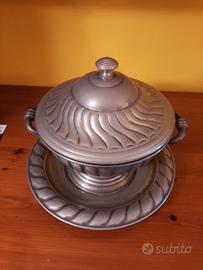 CENTRO TAVOLA IN PELTRO CON COPERCHIO E PIATTO