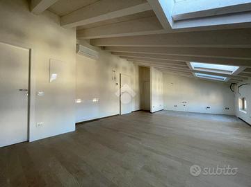 3 LOCALI A SCANDIANO