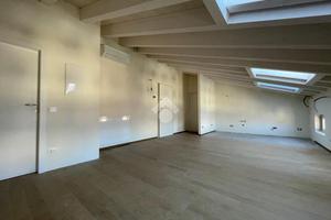 3 LOCALI A SCANDIANO