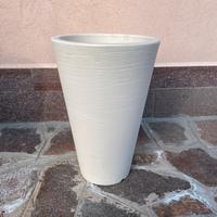 Vaso da giardino bianco