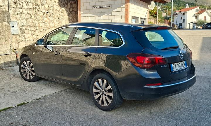 Opel Astra Sport Touring Cosmo 1.6 136cv S.S.
