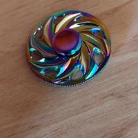 Fidget spinner colorato in metallo