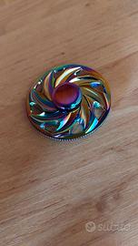 Fidget spinner colorato in metallo