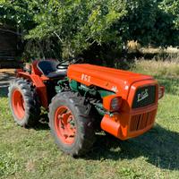 Trattore agricolo frutteto