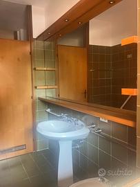 Bagno e specchiera