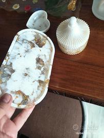 portaoggetti e porta candela sul vassoio 