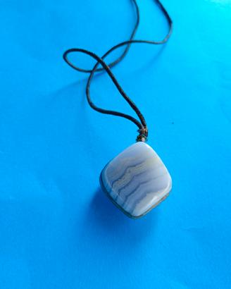 ciondolo artigianale Vera agata del pizzo blu 3 cm