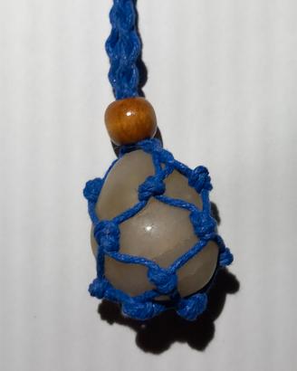 collana in corda con quarzo