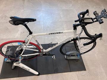 Rullo tacx FLOW SMART + bicicletta da corsa