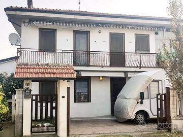 Casa libera su 3 lati
