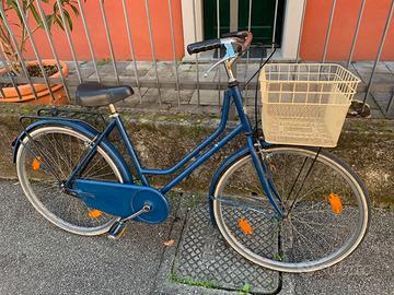 Bici olanda da donna blu pronta all'uso