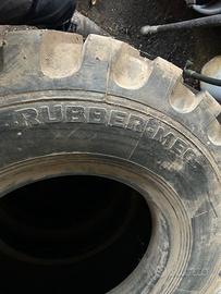 Pneumatici per semovente o rimorchio agricolo