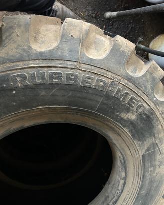 Pneumatici per semovente o rimorchio agricolo