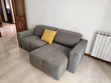 DIVANO IN TESSUTO CON CHAISE LONGUE