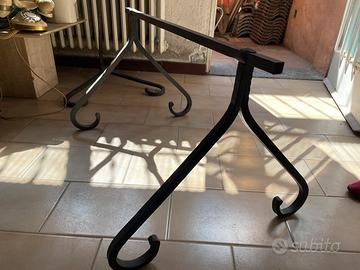 Antiche gambe per tavolo in ferro battuto