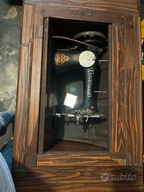 Macchina da cucire NAUMANN a pedali