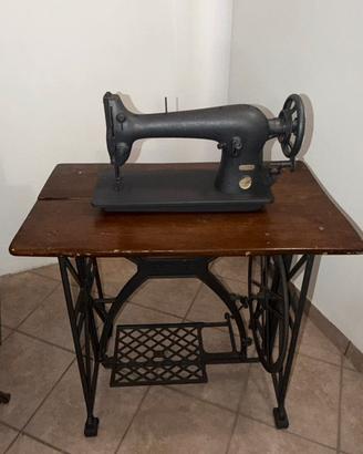 Macchba da cucite SINGER 31M32 d’epoca + basamento
