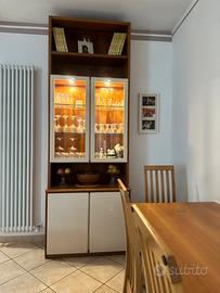Credenza con vetrina, tavolo consolle e 4 sedie