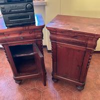 Due comodini anni 800