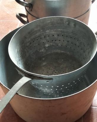 varie misure pentole da ristorazione e padella