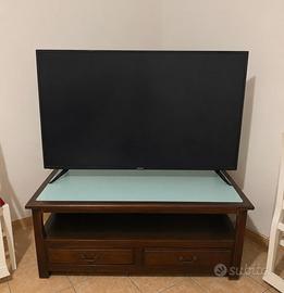 Mobile porta tv, divano letto, cassettiera, frigo.