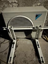 Unità esterna condizionatore.