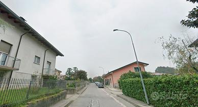 Stanza singola con giardino a Besana in brianza