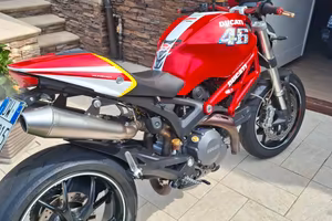 ducati Monster 796 livrea valentino rossi