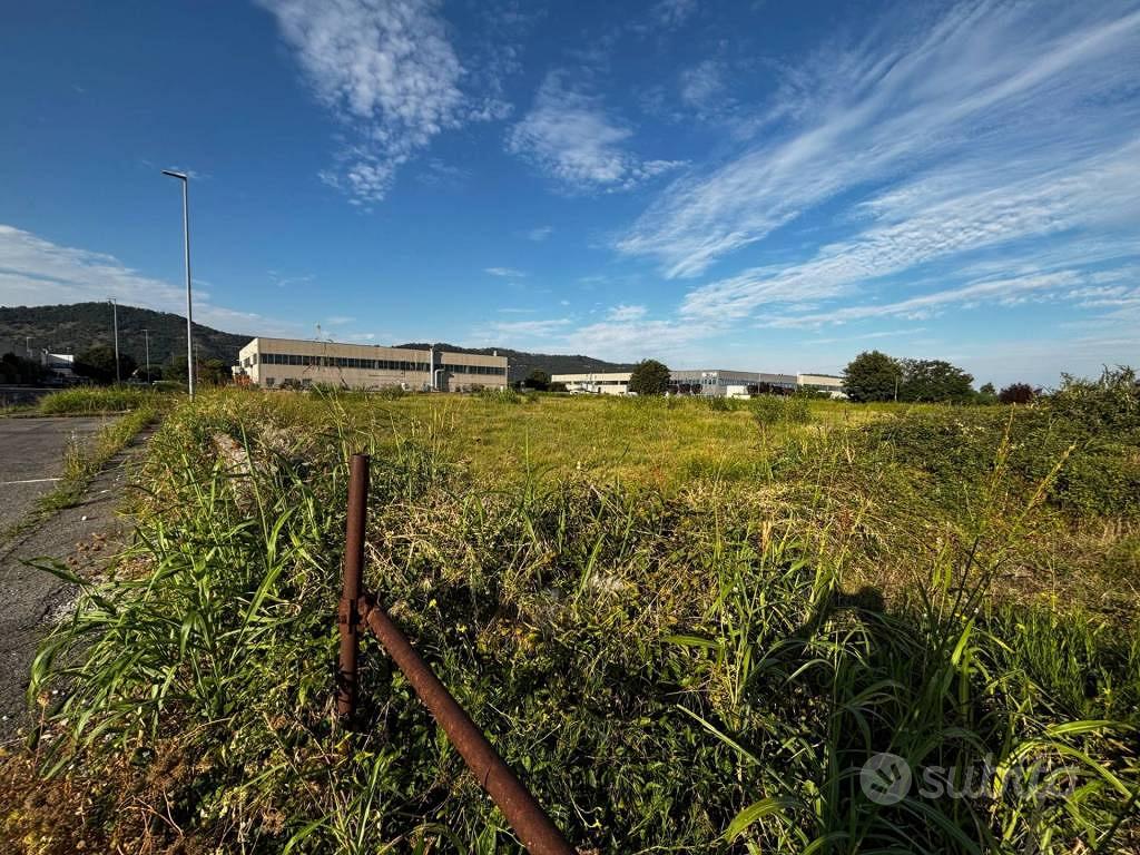 Terreno di 6400 m² a Cologne - Altro