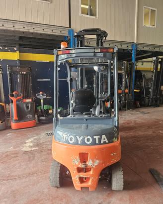 Carrello elevatore elettrico marca Toyota 2000kg