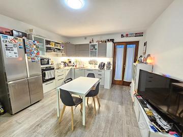 BILOCALE SEMINUOVO con 2 BALCONI E ASCENSORE