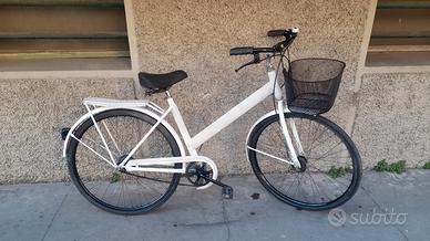  donna 26 LEGNANO con cestino pronte all'uso 