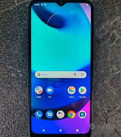 Motorola e 20 con vari accessori