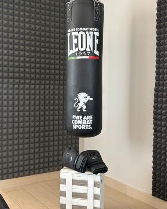 Sacco da boxe Leone 1947 + guantoni Black edition