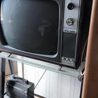 televisore vintage .con mobiletto 