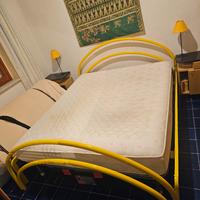 Stuttura letto matrimoniale con rete e materasso