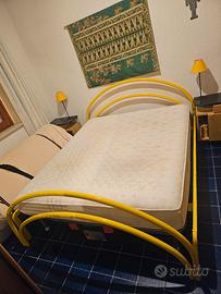 Stuttura letto matrimoniale con rete e materasso