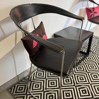 sedie nere in similpelle e acciaio