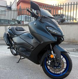 YAMAHA T MAX 560 ICON 2024 KM 11.000 PARI AL NUOVO