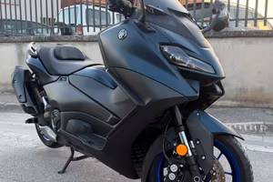 YAMAHA T MAX 560 ICON 2024 KM 11.000 PARI AL NUOVO