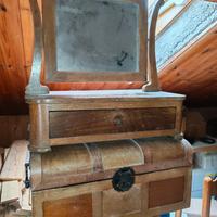 Specchio antico con cassetto