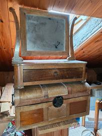 Specchio antico con cassetto