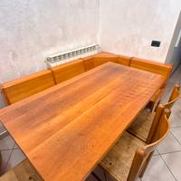 Angolo panca con tavolo in legno massello