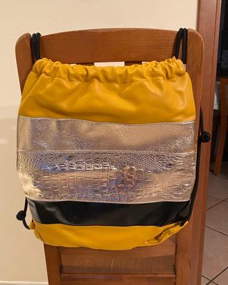 Zainetto giallo