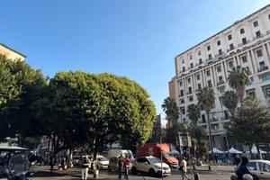 Locale uso deposito - pzz. carita'