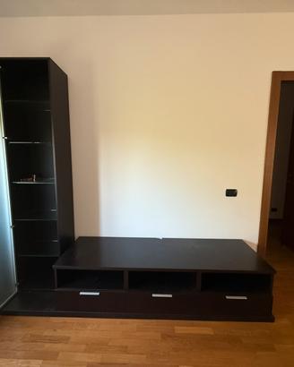 Mobile tv da soggiorno con credenza