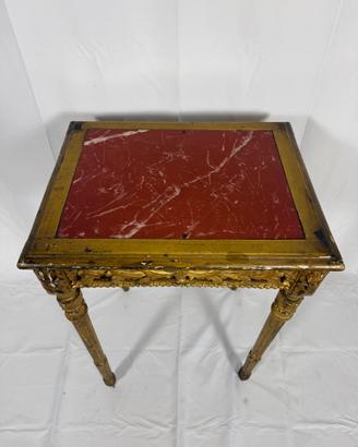 Tavolino da camera in foglia oro.
