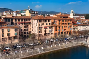 Fronte fiume , attico di mq.170 oltre sottotetto