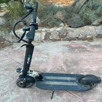 Monopattino elettrico usato