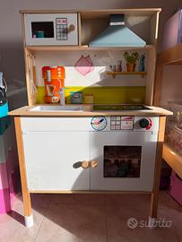 Cucina in legno per bimbi